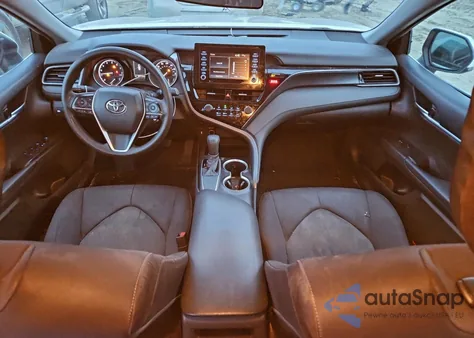 2021 Toyota Camry Le из США, поврежденный, VIN 4T1C11AKXMU556987